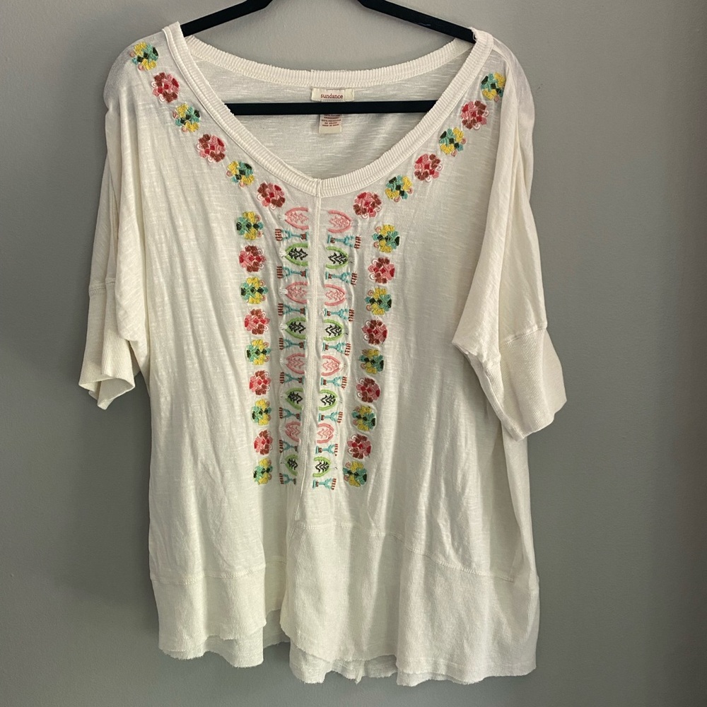 Sundance - floral embroidered white tee